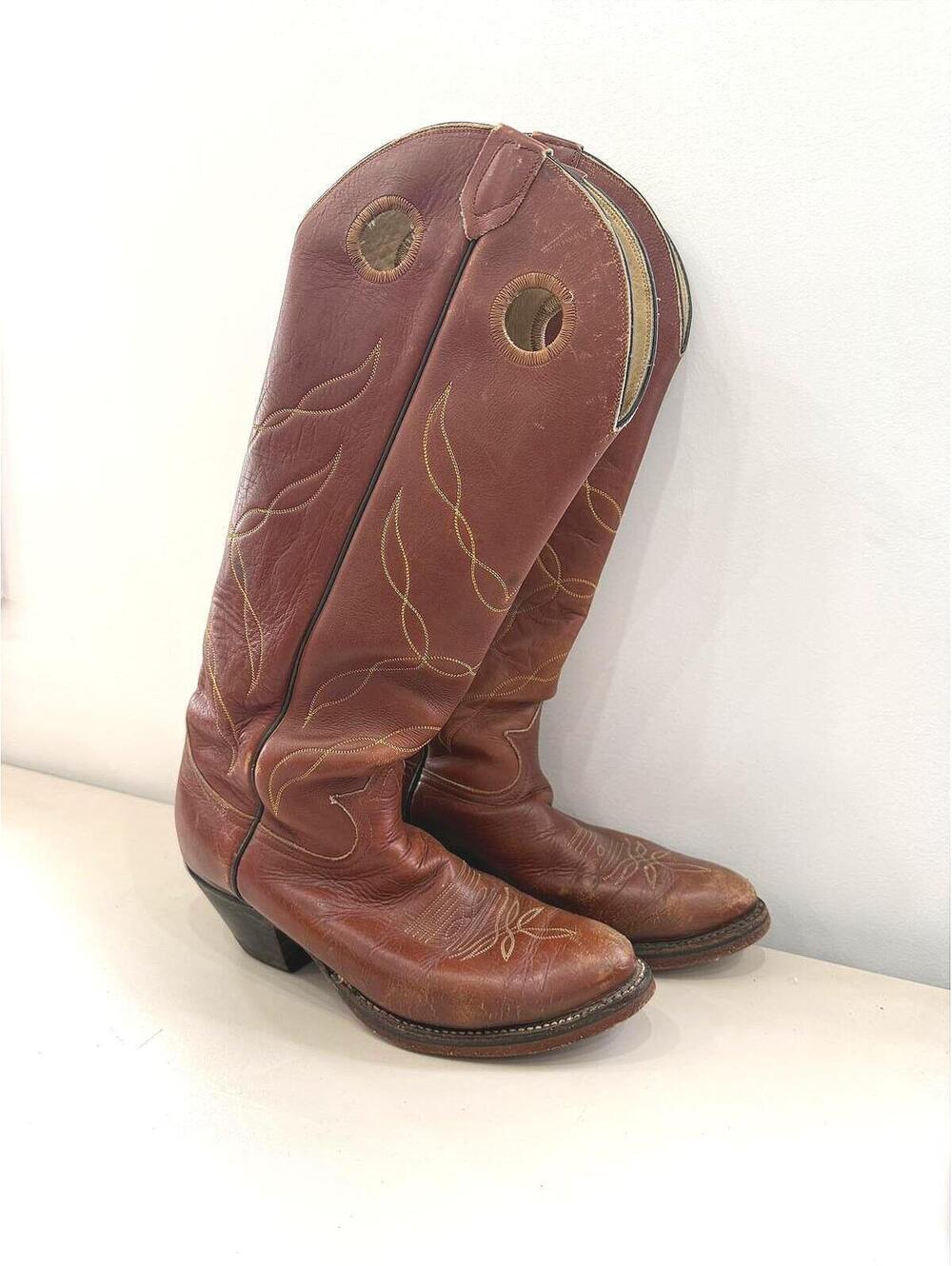 Tony Lama Men's 9.5 Brown Leather Cowboy Boots with Embroidered Detailing